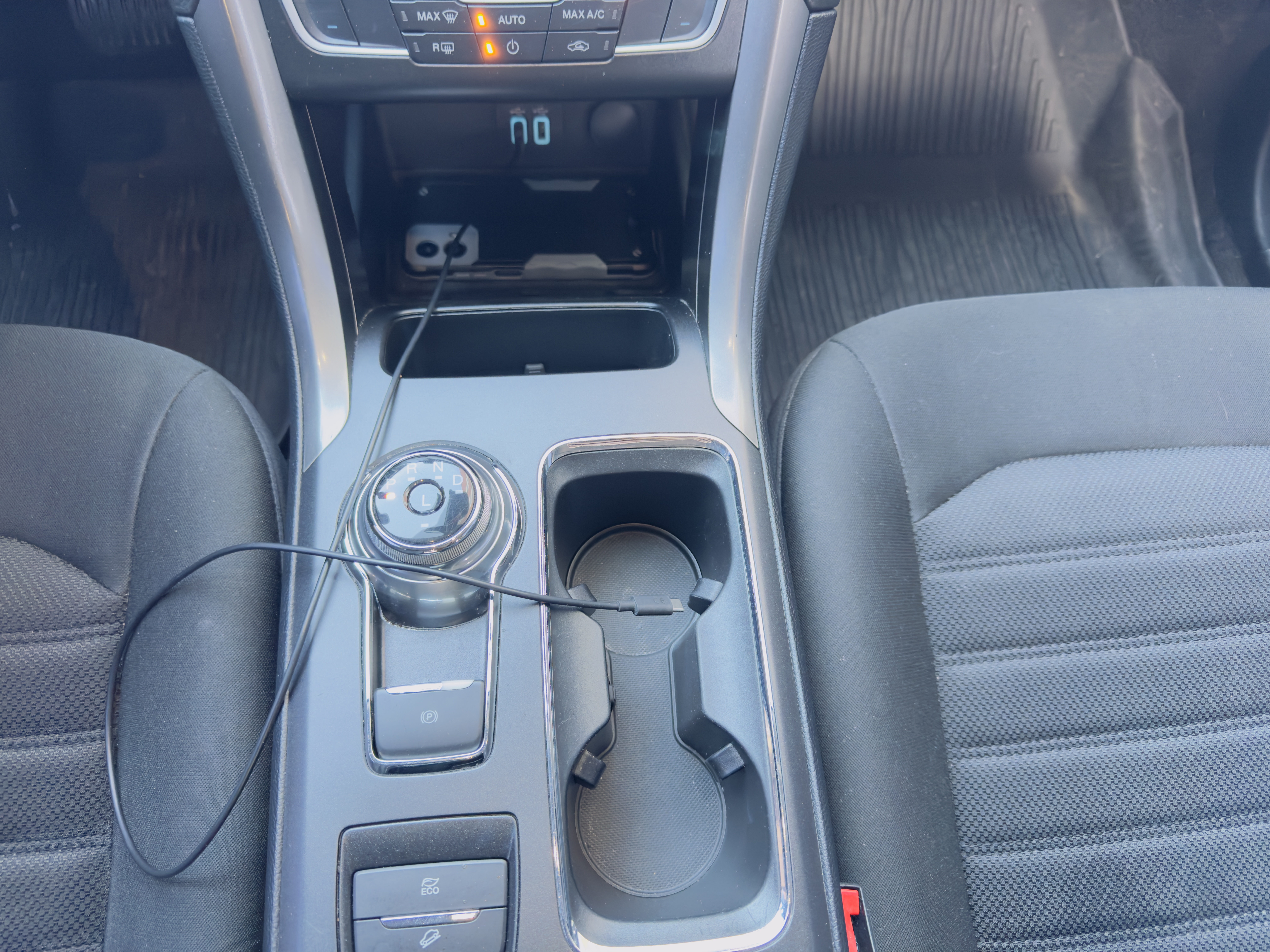 Used 2019 Ford Fusion SE FWD image 11