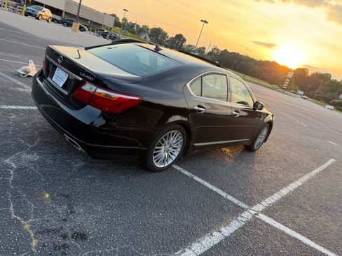 Used 2012 Lexus LS 460 w/ Sport Pkg RWD image 4
