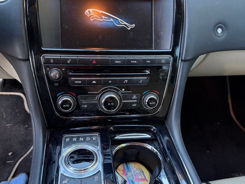 Used 2015 Jaguar XJ L Portfolio image 9