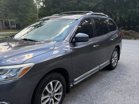 Used 2014 Nissan Pathfinder SL w/ SL Premium Package FWD image 4
