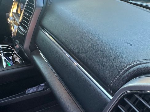 Used 2019 Ford Expedition Platinum image 10