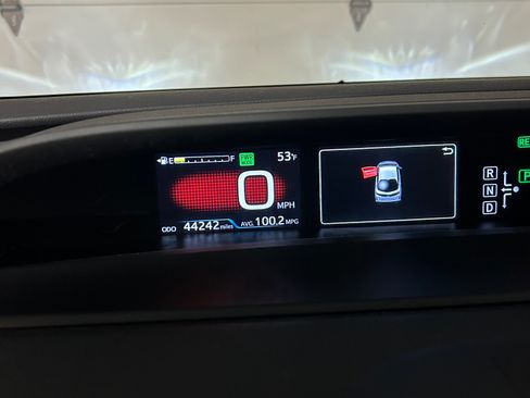 Used 2017 Toyota Prius Prime Premium image 11