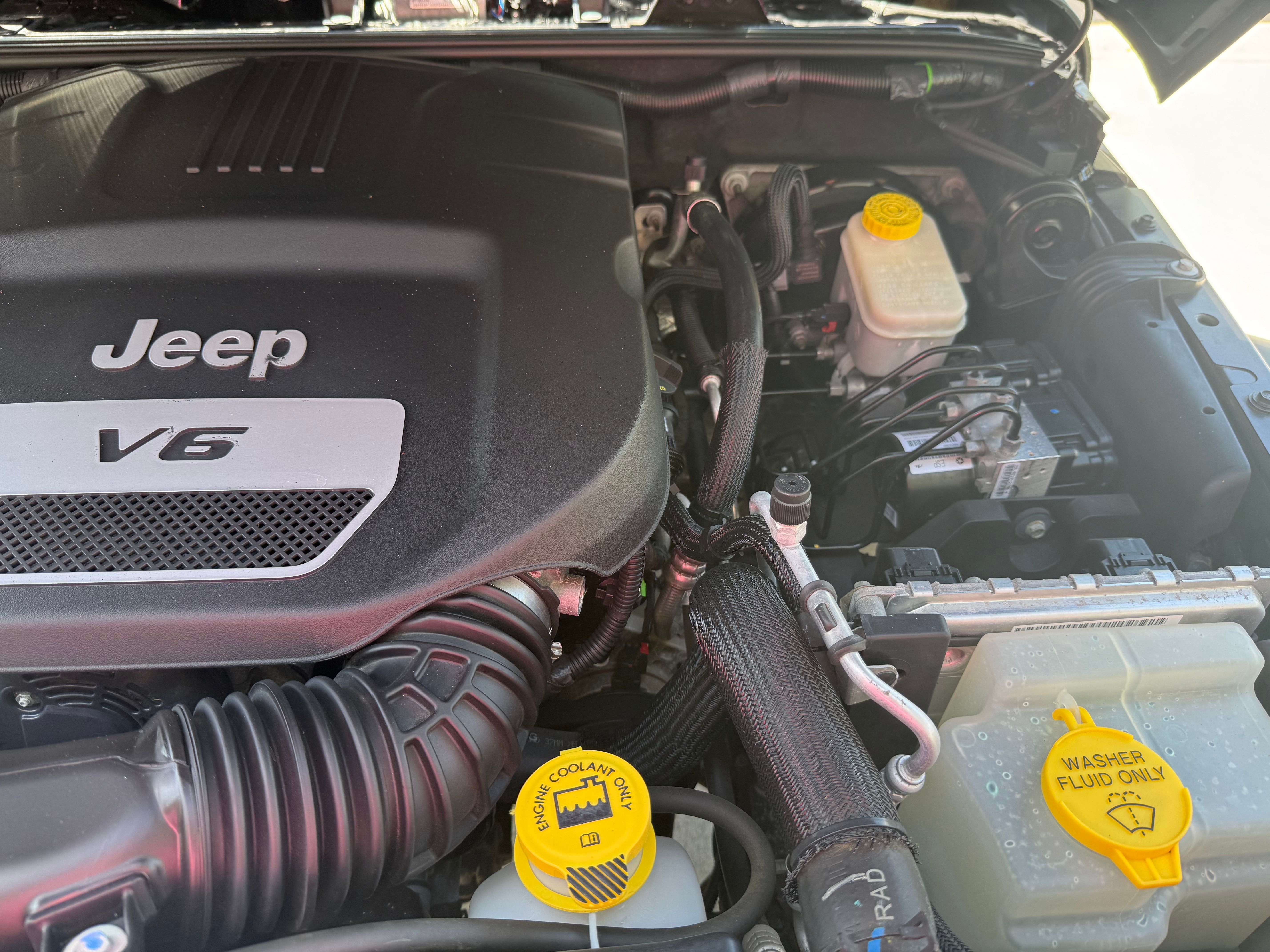 Used 2015 Jeep Wrangler Sport w/ Quick Order Package 24S AWD/4WD image 16