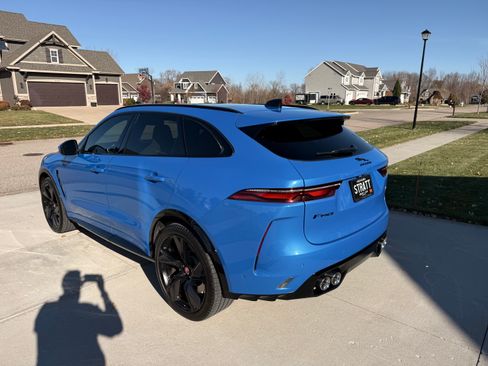 Used 2022 Jaguar F-PACE SVR image 6