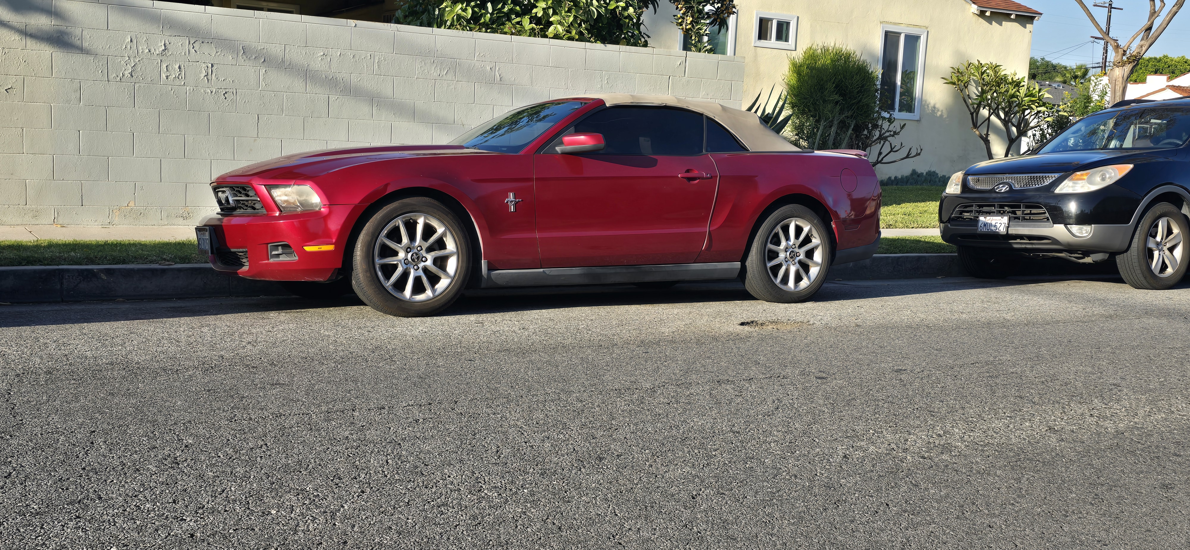 Used 2010 Ford Mustang Convertible RWD image 9