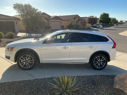 Used 2018 Volvo V60 T5 Cross Country w/ Convenience Package AWD/4WD image 8