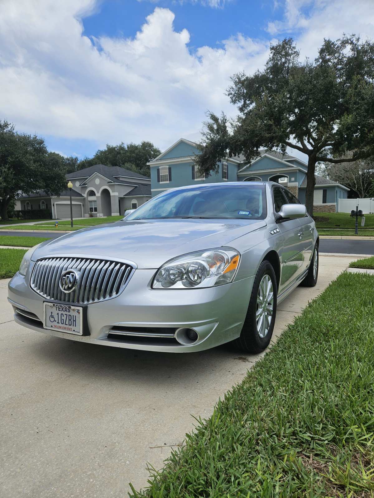 Used 2011 Buick Lucerne CXL FWD image 9