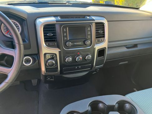 Used 2017 RAM 1500 Classic SLT image 8