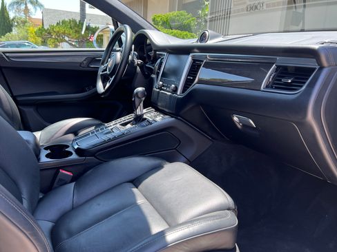 Used 2018 Porsche Macan Turbo image 5