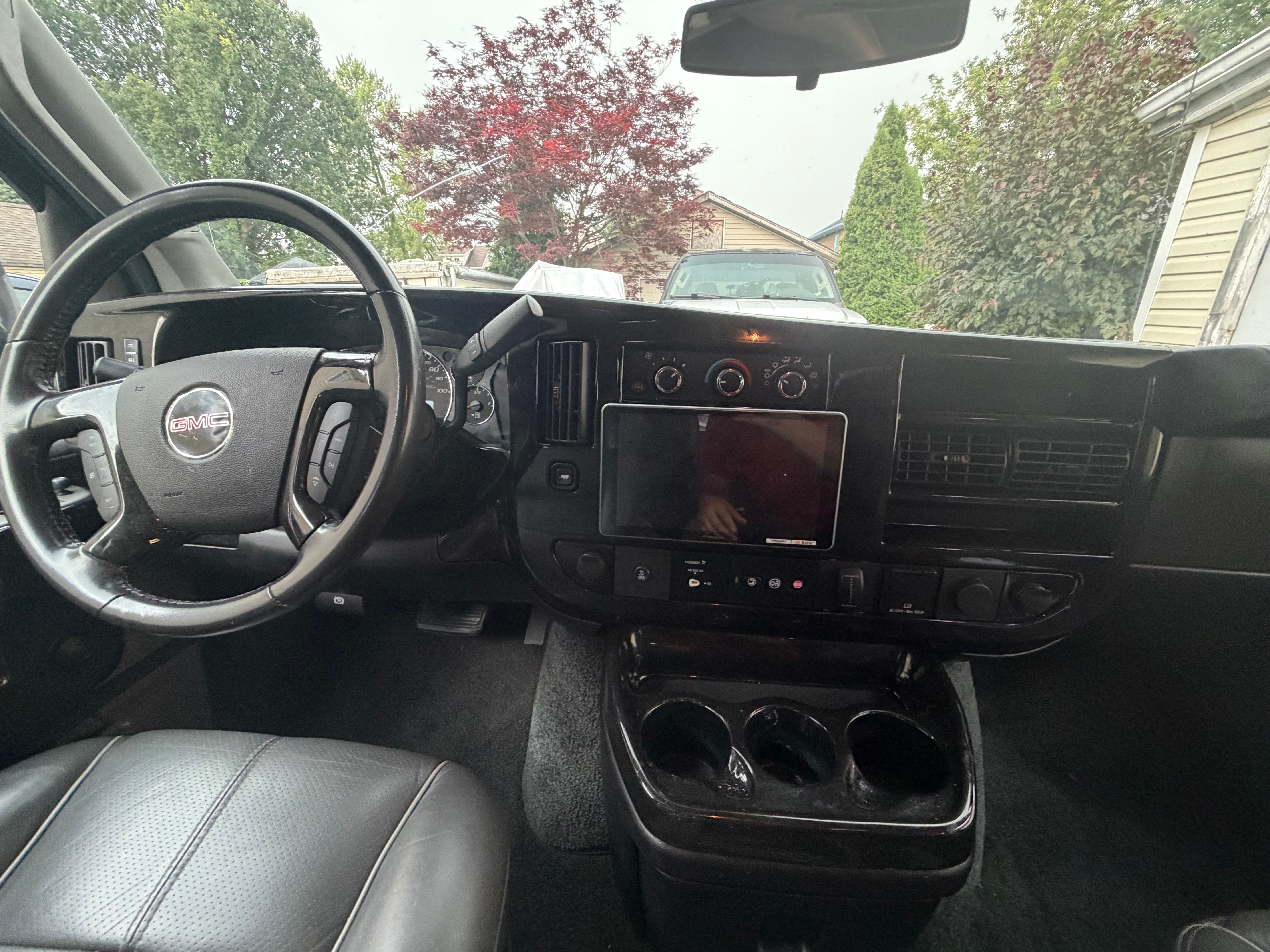 Used 2017 GMC Savana 2500 RWD image 4