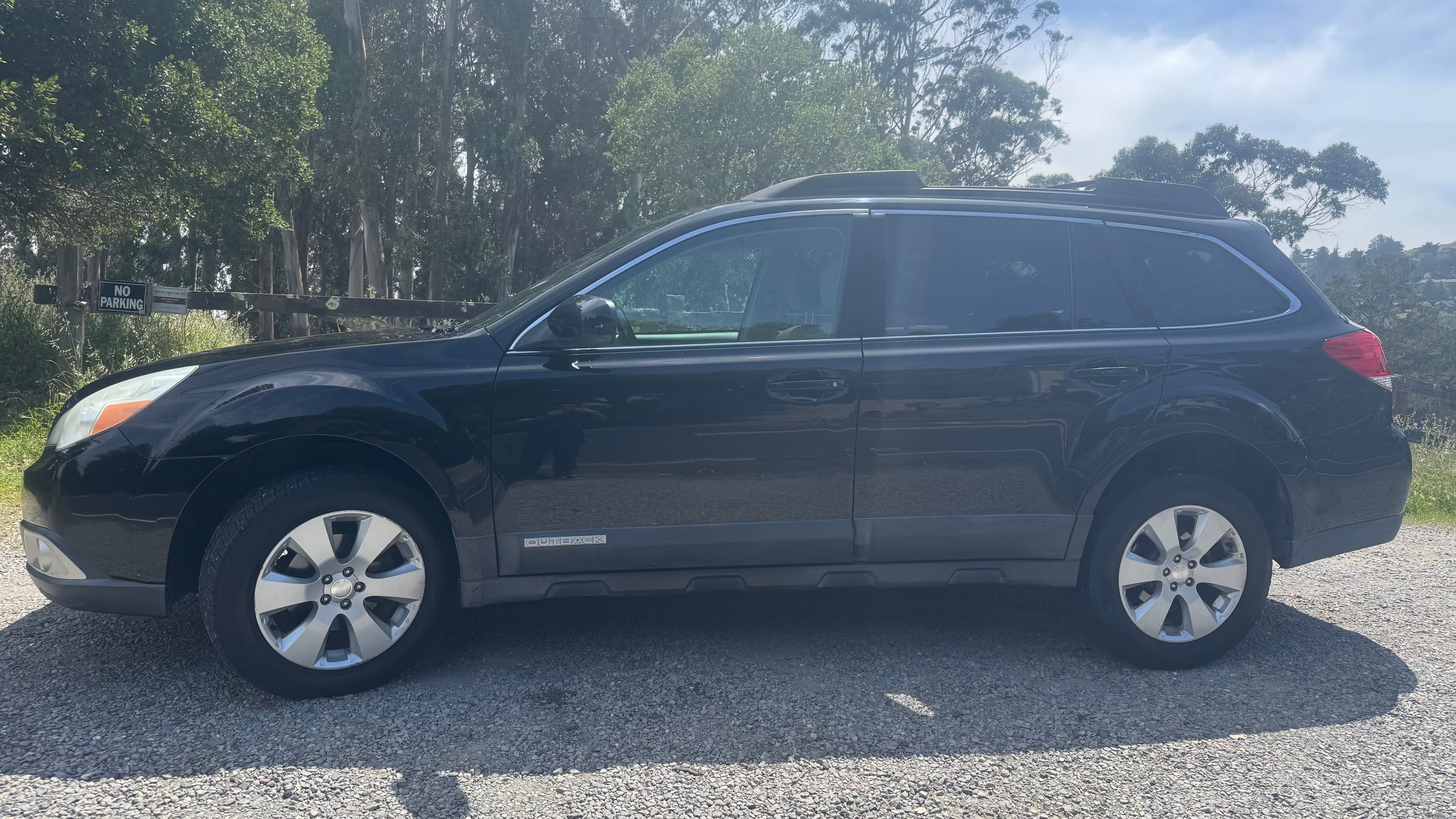 Used 2010 Subaru Outback 2.5i Premium AWD/4WD image 5