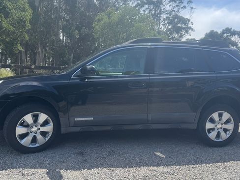 Used 2010 Subaru Outback 2.5i Premium AWD/4WD image 5