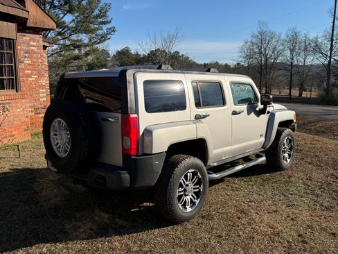 Used 2008 HUMMER H3 Luxury image 1