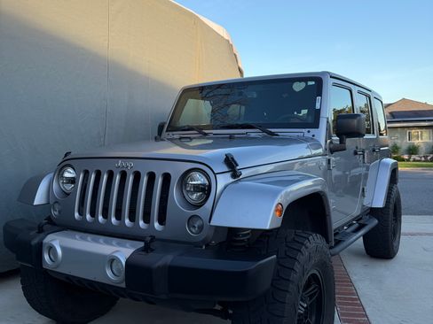 Used 2014 Jeep Wrangler Unlimited Sahara w/ Connectivity Group image 10