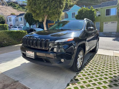 Used 2016 Jeep Cherokee Latitude w/ Comfort & Convenience Group image 2