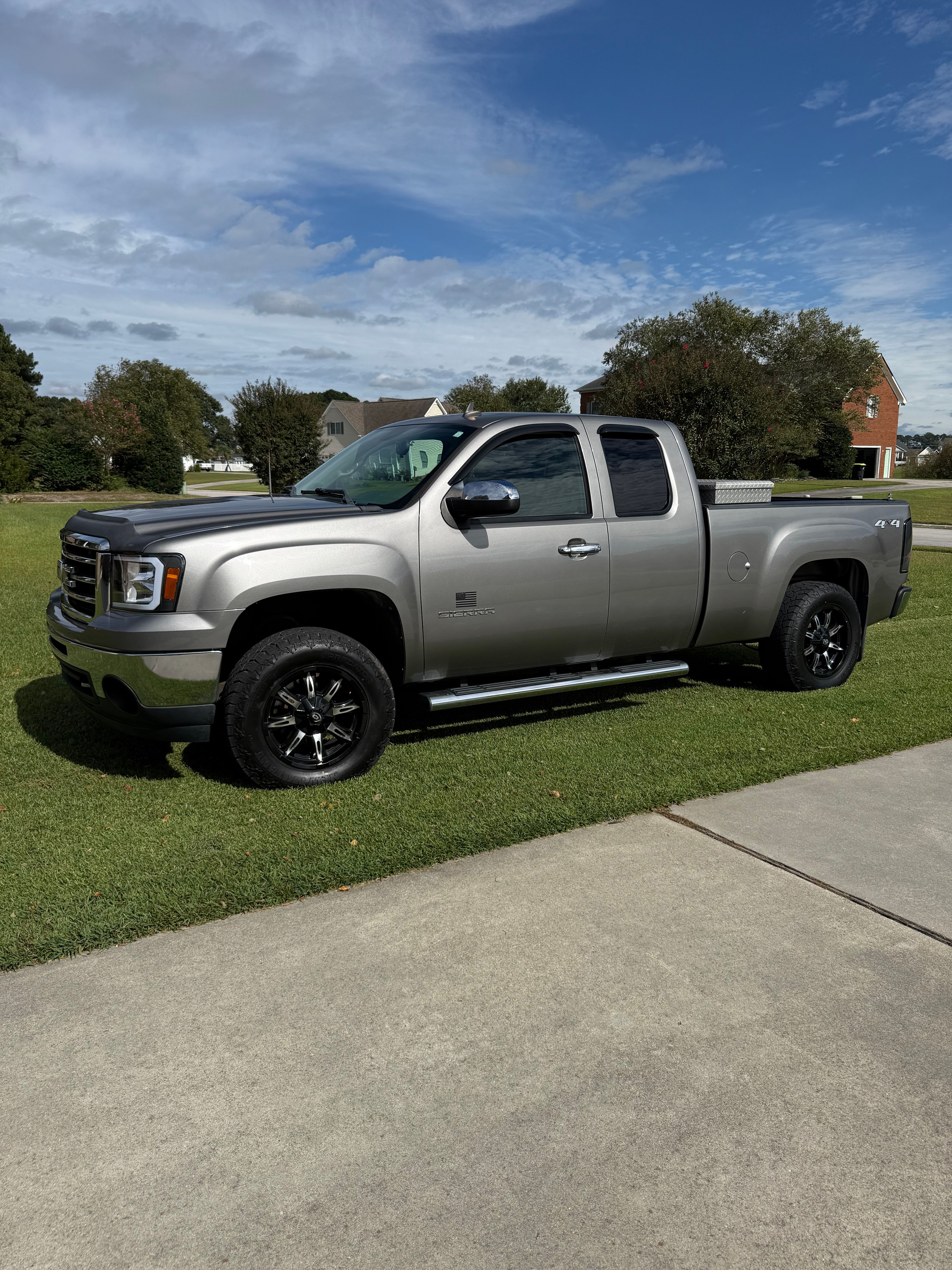 Used 2012 GMC Sierra 1500 SLE w/ Power Tech Package AWD/4WD image 1