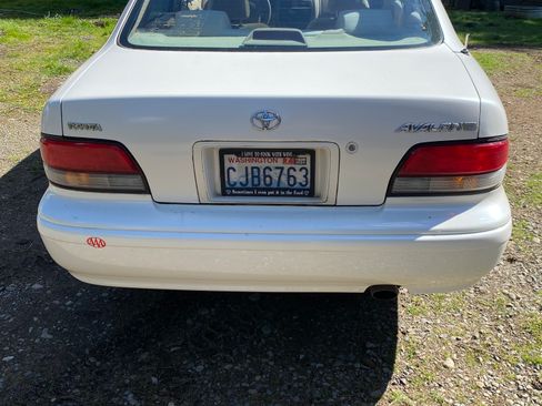 Used 1996 Toyota Avalon XL image 1