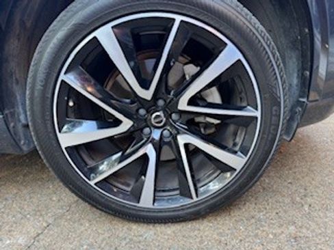 Used 2020 Volvo XC90 T6 Momentum w/ Protection Package image 4