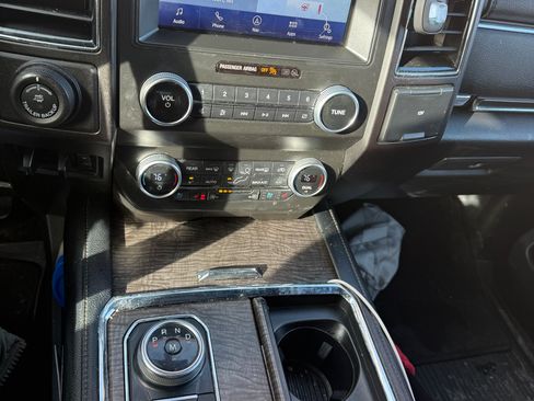 Used 2021 Ford Expedition Max Limited image 10