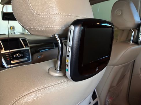 Used 2015 Mercedes-Benz GL 450 4MATIC image 9