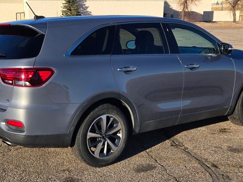 Used 2020 Kia Sorento LX Sport Utility 4D image 4