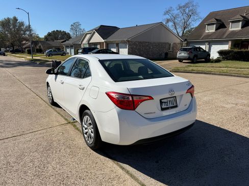 Used 2017 Toyota Corolla LE image 5