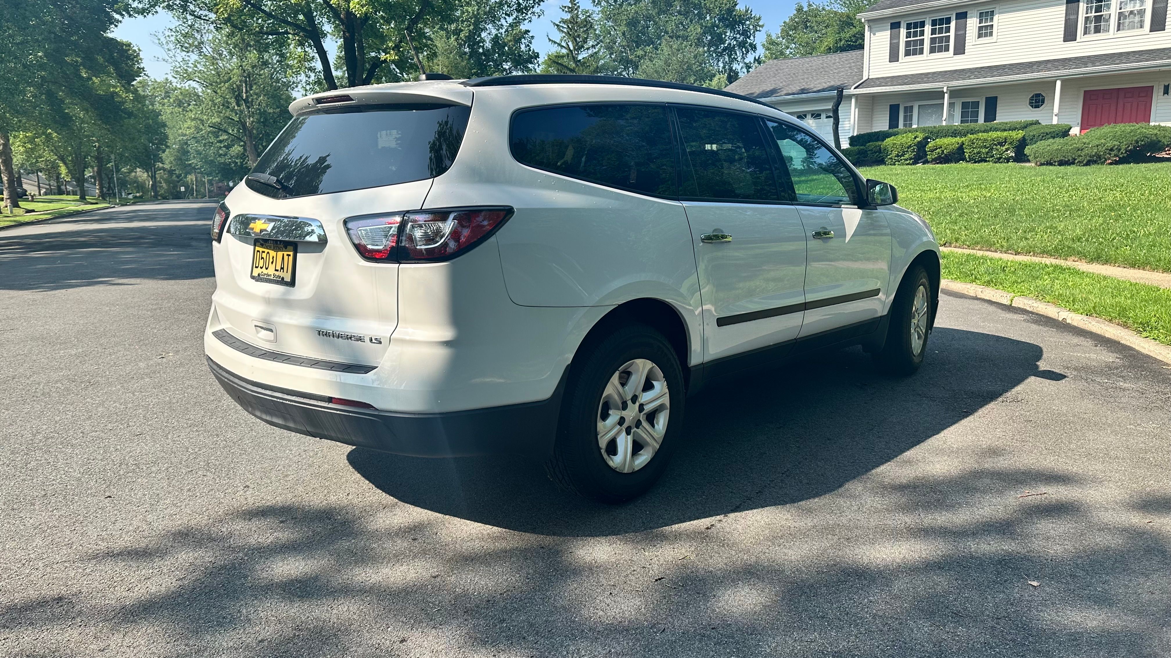 Used 2016 Chevrolet Traverse LS FWD image 2