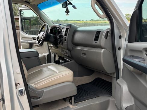 Used 2013 Nissan NV 3500 SL w/ Technology Pkg RWD image 15