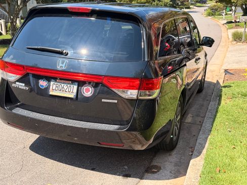 Used 2014 Honda Odyssey Touring Elite image 2