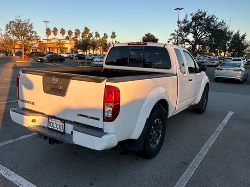 Used 2017 Nissan Frontier SV image 6