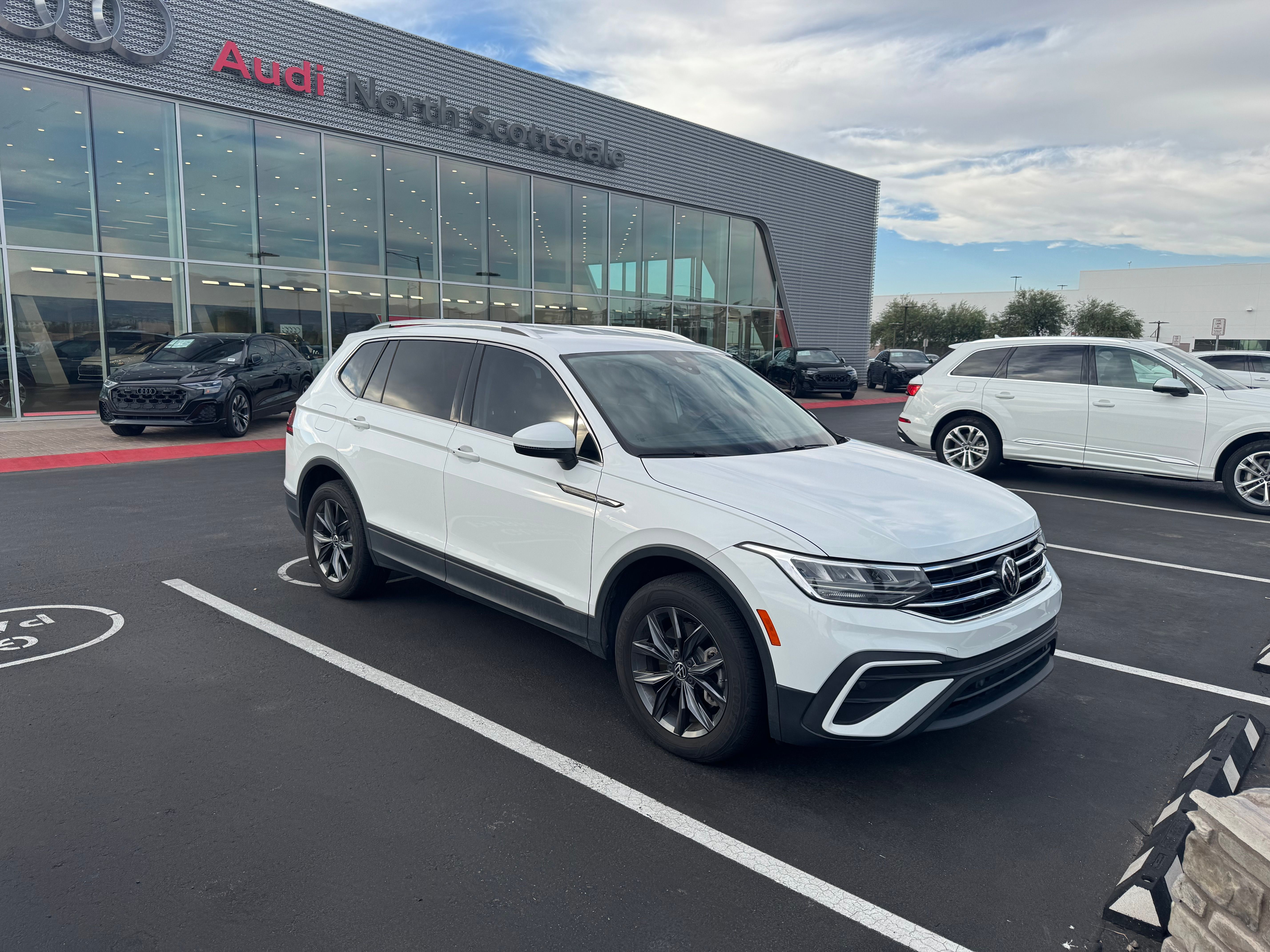 Used 2022 Volkswagen Tiguan SE FWD image 11