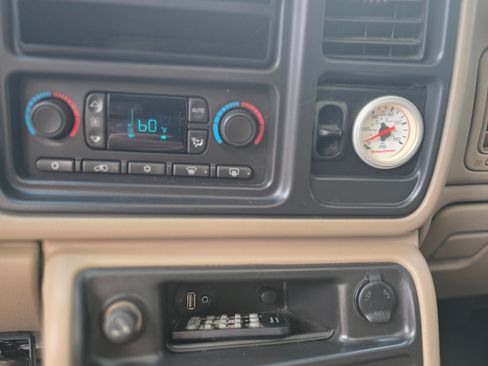Used 2006 GMC Sierra 2500 SLT w/ Heavy-Duty Power Package AWD/4WD image 5