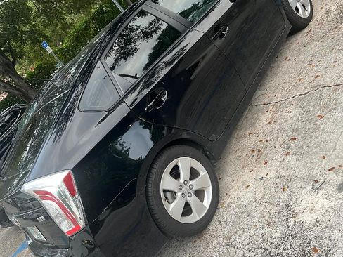 Used 2015 Toyota Prius Five image 2