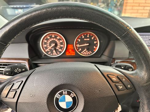 Used 2010 BMW 528i xDrive Sedan image 10