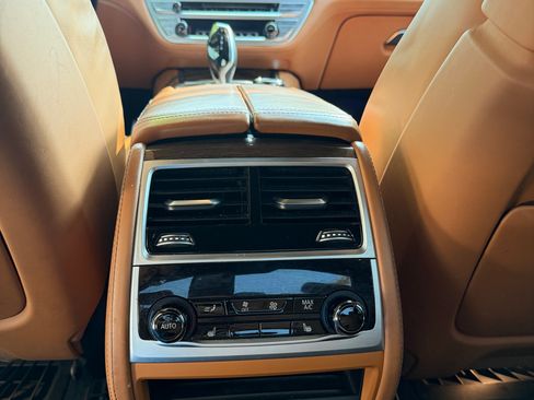 Used 2018 BMW 750i xDrive AWD/4WD image 12