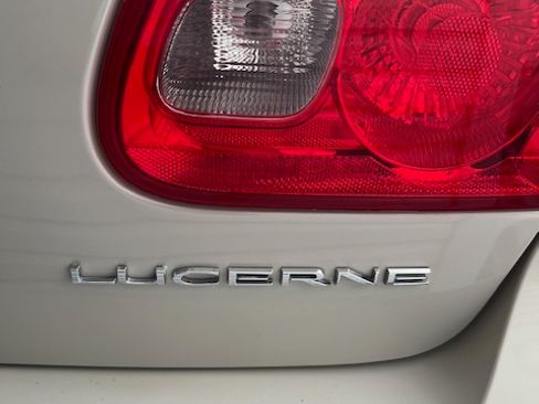 Used 2011 Buick Lucerne CX image 20