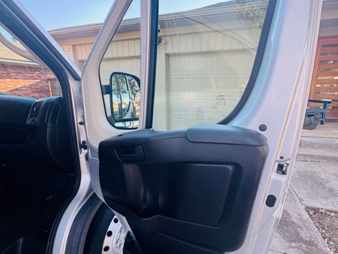 Used 2018 RAM ProMaster 2500 w/ Interior Convenience Group image 19