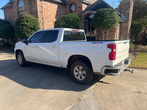 Used 2020 Chevrolet Silverado 1500 LT w/ Convenience Package image 2