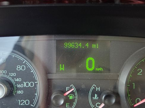 Used 2008 Lincoln Town Car Signature Limited image 20