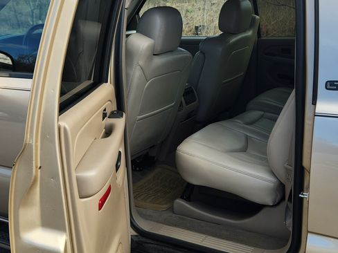 Used 2005 Chevrolet Avalanche Z71 w/ Sun And Sound Package image 9