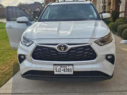 Used 2022 Toyota Highlander XLE