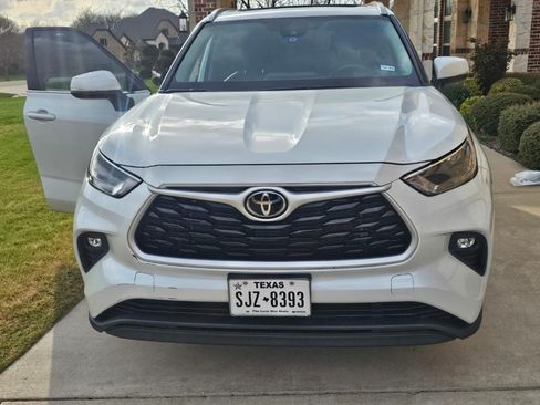 Used 2022 Toyota Highlander XLE image 1