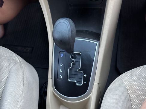 Used 2013 Hyundai Accent GLS image 6