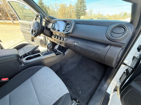 Used 2023 Toyota Tacoma TRD Off-Road image 12