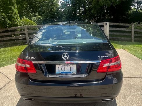 Used 2010 Mercedes-Benz E 350 4MATIC Sedan image 12