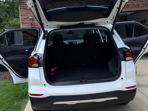 Used 2023 Chevrolet Equinox LT AWD/4WD image 12