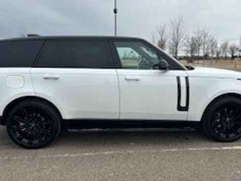 Used 2025 Land Rover Range Rover Long Wheelbase SE image 2