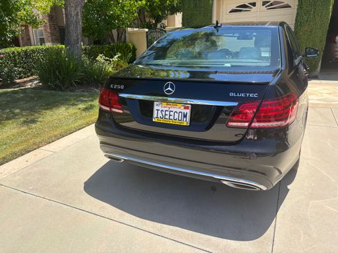 Used 2014 Mercedes-Benz E 250 BlueTEC Sedan image 14