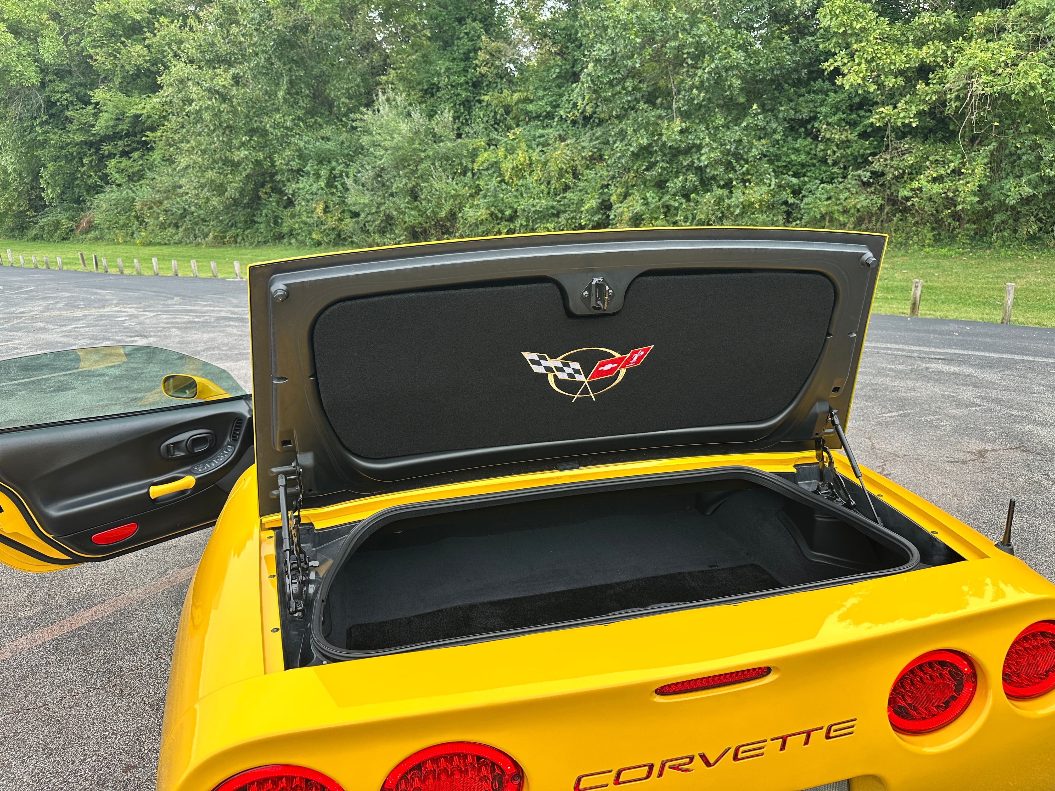 Used 2003 Chevrolet Corvette Z06 w/ Memory Package, 3 Drivers RWD image 30