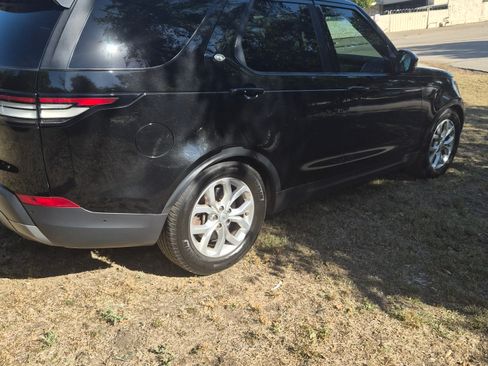 Used 2018 Land Rover Discovery SE image 12